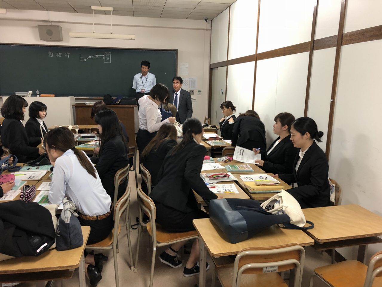 那珂川北中学校 小林先生、大学で授業