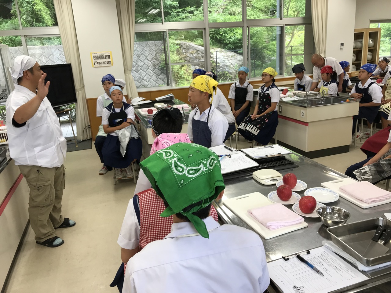 那珂川北中学校 リンゴの皮むきテスト