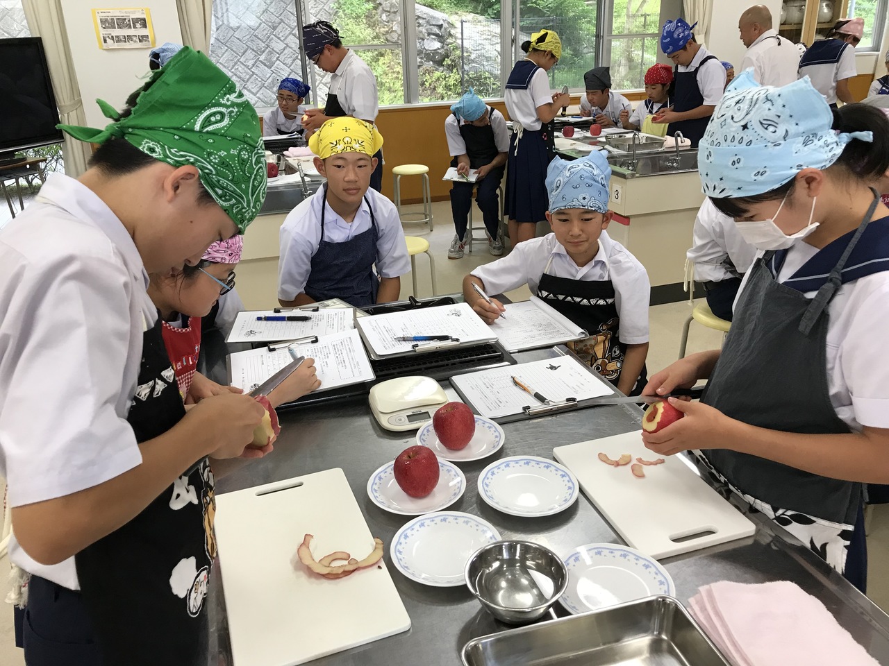那珂川北中学校 リンゴの皮むきテスト
