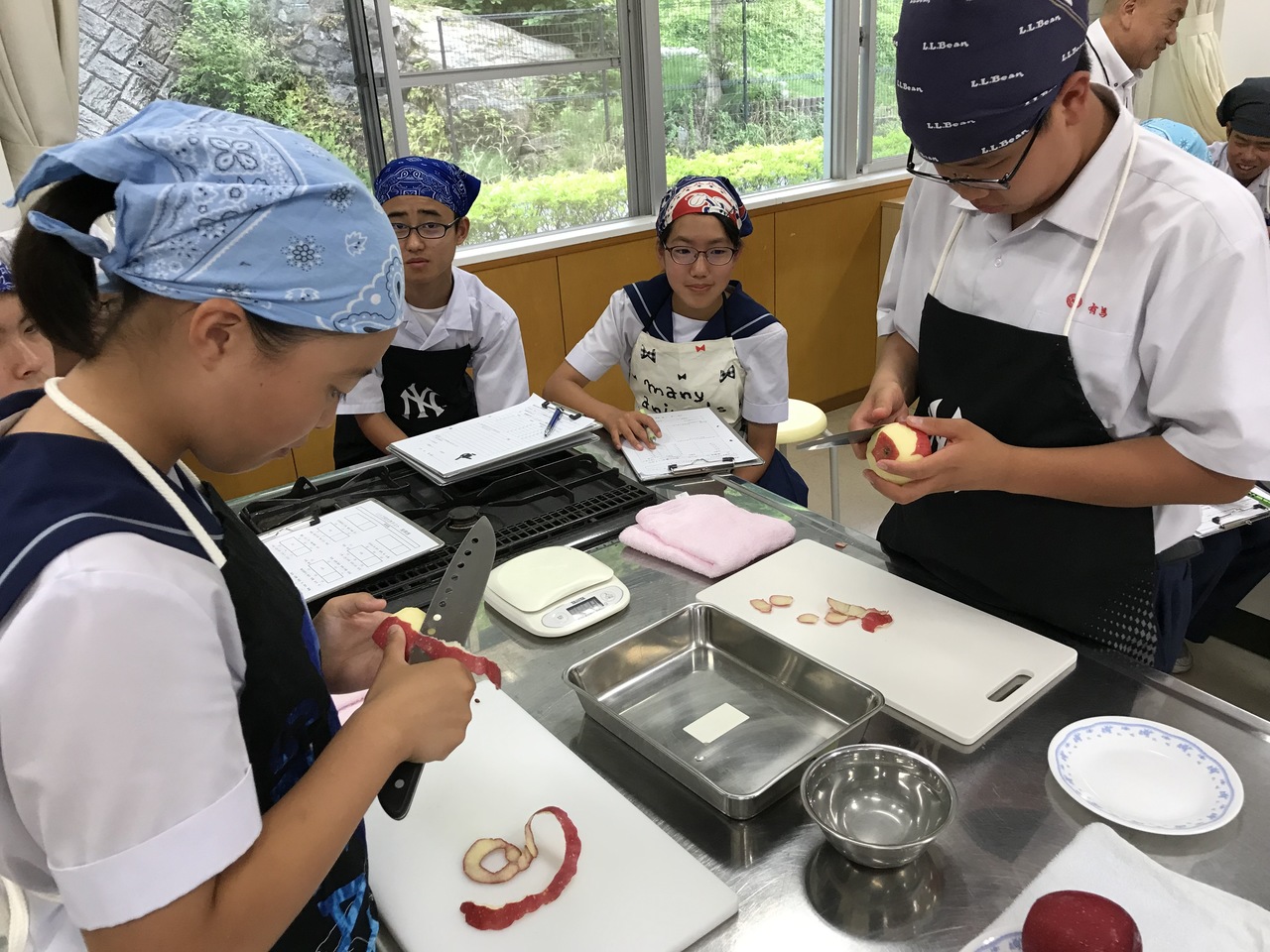 那珂川北中学校 リンゴの皮むきテスト