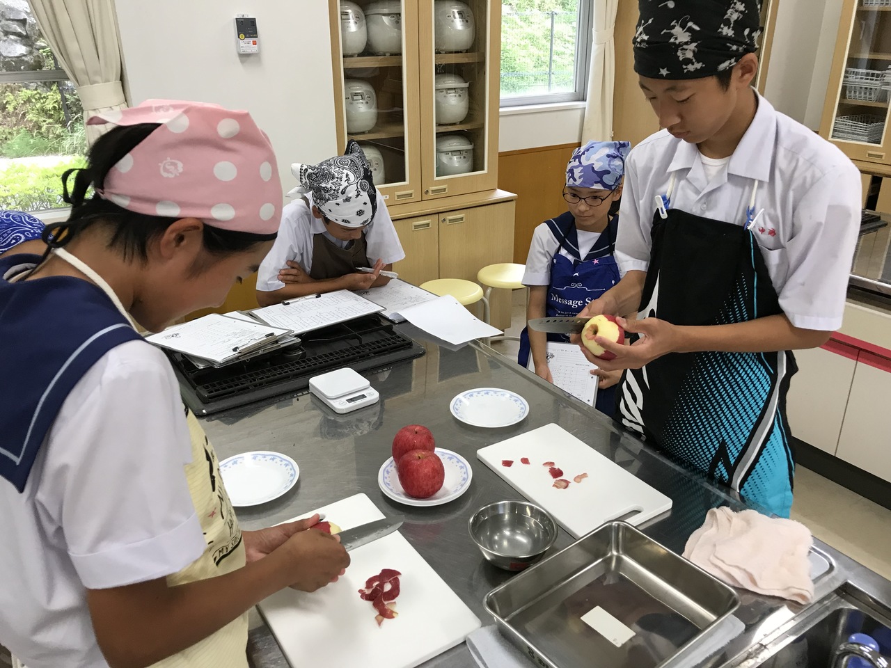 那珂川北中学校 リンゴの皮むきテスト