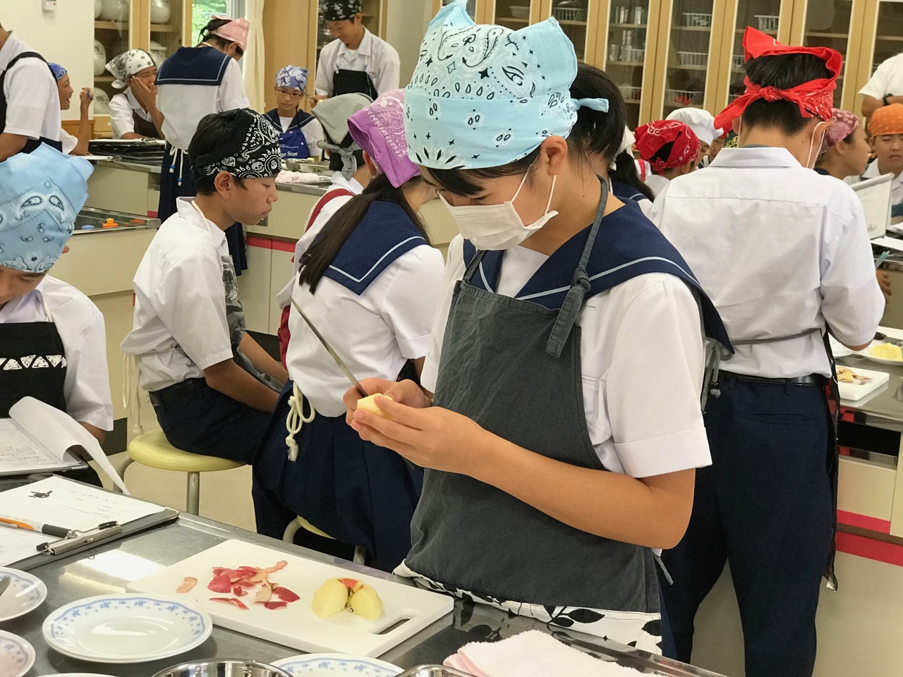 那珂川北中学校 リンゴの皮むきテスト
